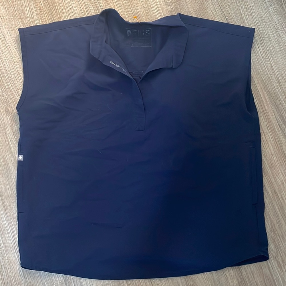 figs scrub top